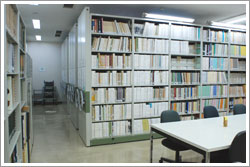 １階　図書室